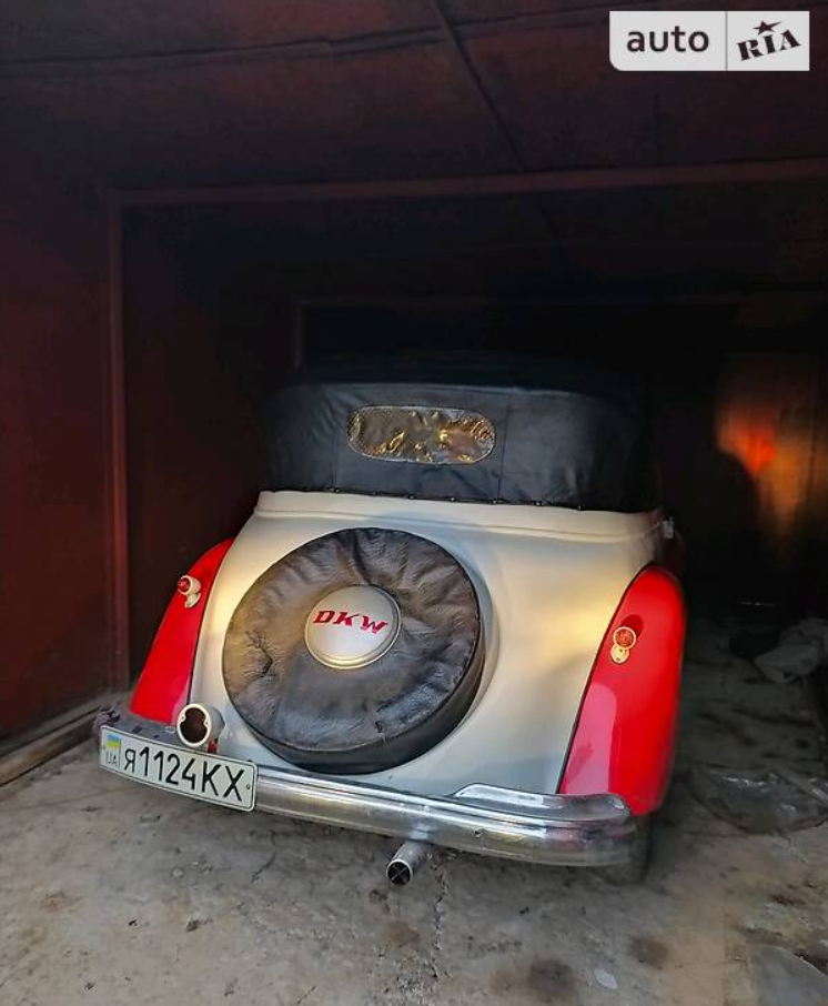 5 самых шикарных ретроавто, которые продают украинцы из частных коллекций (фото)